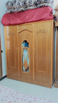 غرفه كامله بيها اضرار بسيطه بالميز مرايه والجربايه ممأثره بشي قفل 250 ...