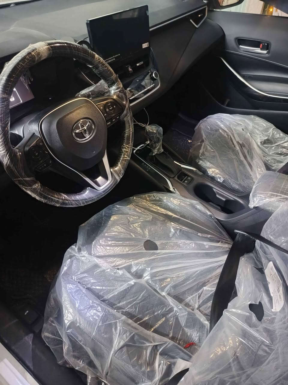 كورلا هايبرد ٢٥ اخت زيرو ماشيه ٨ الف فقط فول واحد ع واحد رادار تحديد مسار بريك اوتو مثبت سرعه فتحه محرك ١٨٠٠ كفاله عامه 
للاتصال يوجد واتساب 
*********** البصرة, العراق
