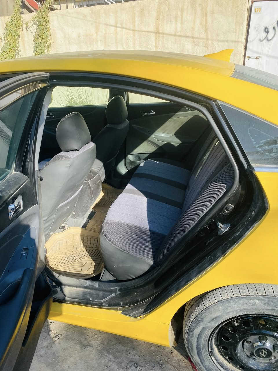 السلام عليكم سوناتا 2013 امريكي سياره مصبوغه حادثها جاملغ الصدر فقط ومعدل ما ابدل سياره نضيفه كفاله ع اخر حبايه وجاهزه مال جناي والسياره متعوب عليها وحلوه ونضيفه مكان السياره حله مركز المدينه رقم والخاص مفتوح *********** 
***********
