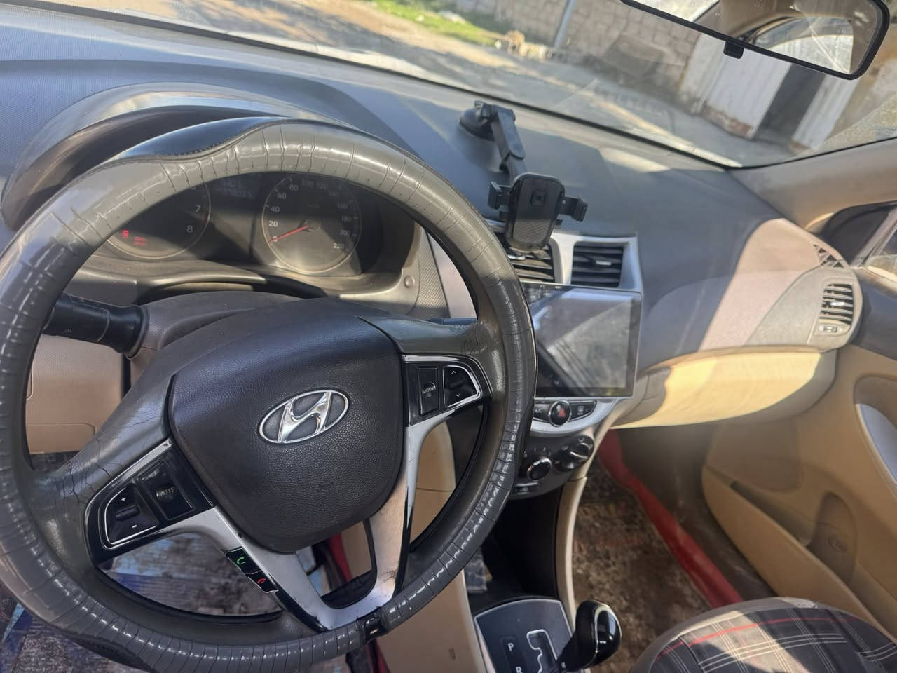 السلام عليكم ورحمه الله وبركاته 
❇️اكسنت 2011 خليجي مكفوله كفاله عامه من الضربه 
❇️سيارة خير من الله صدر حداديه كير مكينه مكفولات 
❇️قبل الصبغ لون ابيض الف دينار مذب عليها بس ستر الله 
❇️ مكانها ديالى الخالص هبهب للاستفسار *********** سعرها 77 وبيها مجال كلش قليل ولا كلوب في الدشبول شغال  كفاله سيارة من كلشي 
سيارة فتحه مكينه 1600
