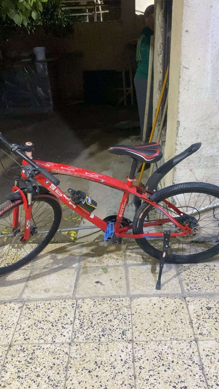 بايسكل bmw للبيع كير 7 نمر بريك امامي خلفي بايسكل مابي اي نواقص السعر ١١٠ وبي مجال


**إذا كنت صاحب هذا الإعلان وتريد حذفه لأي سبب، رجاءا أرسل رسالة إلى الدعم الفني**