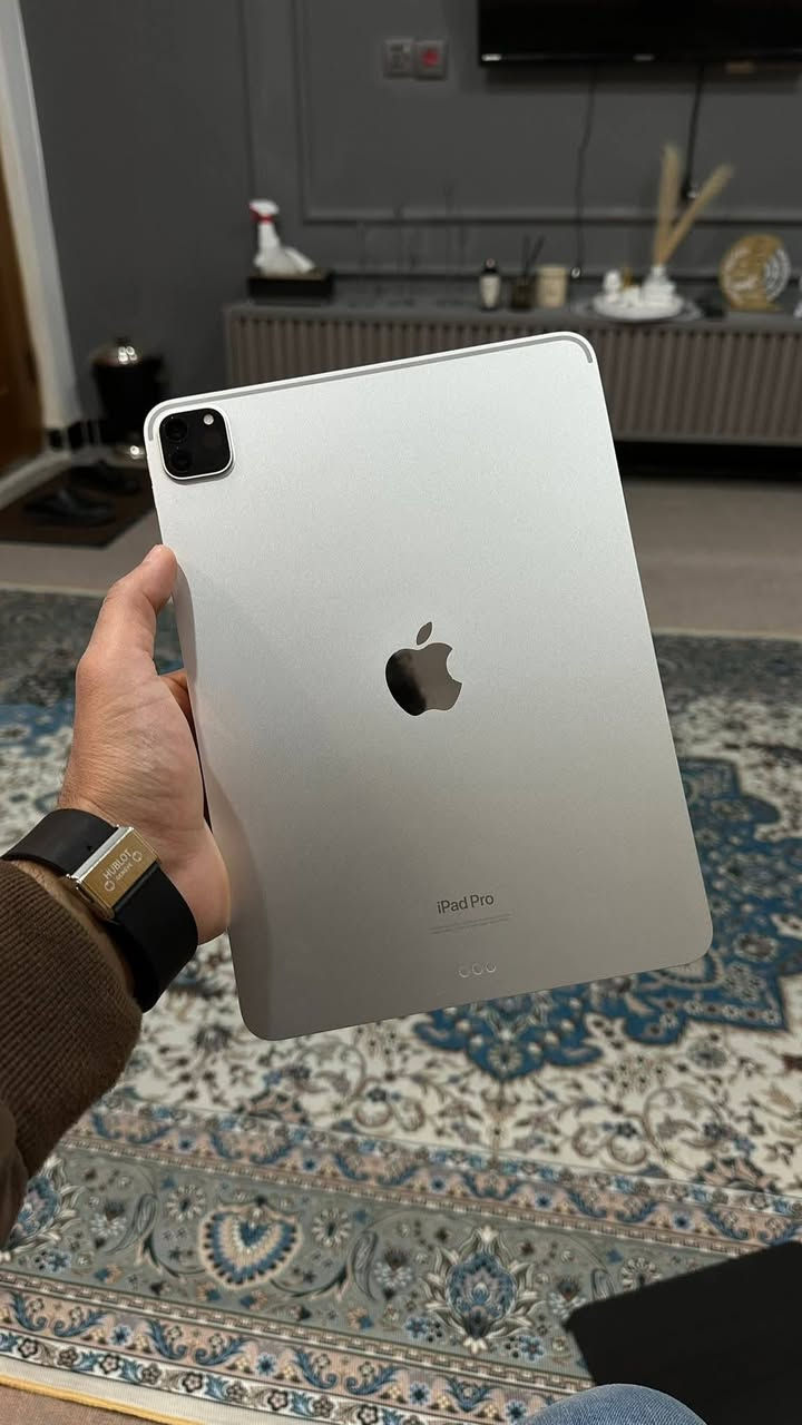 السلام عليكم
ايباد 11 برو الجيل الرابع M2 ذاكرة 256 اصدار 2023  السعر ٧٠٠
البطارية 90 النظافة 💯 شخط واحد ما بي جداً محافظ علية ومستخدم للدراسة فقط غراضة كلها كاملة مكاني بغداد  للتواصل ***********
