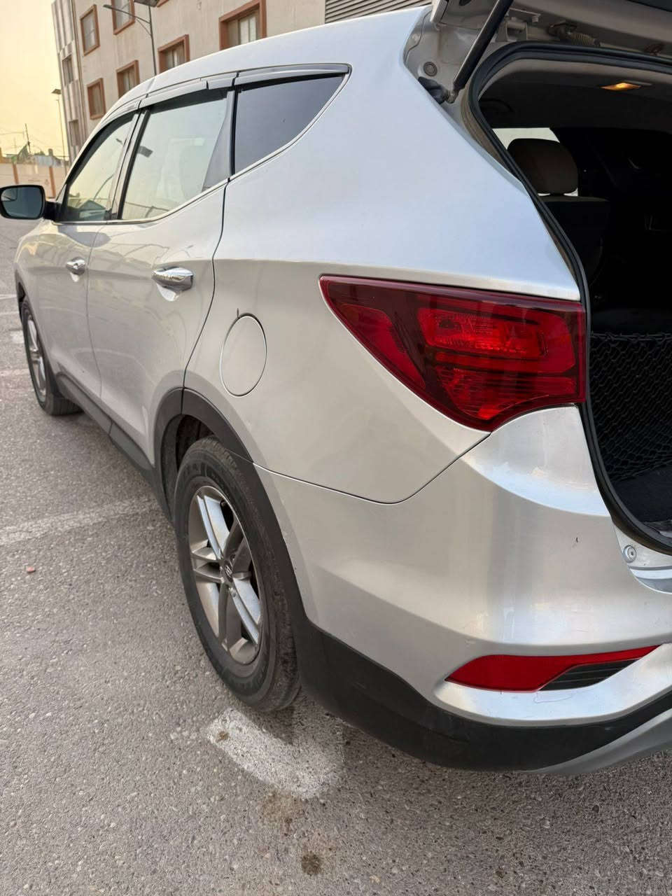 السلام عليكم للبيع سنتافيه موديل ٢٠١٨ وارد أمريكي السياره رقم بغداد بسمي حادثها موضح السعر 130 وبيها مجال لشراي مكاني بغداد الدوره الاتصال ***********
