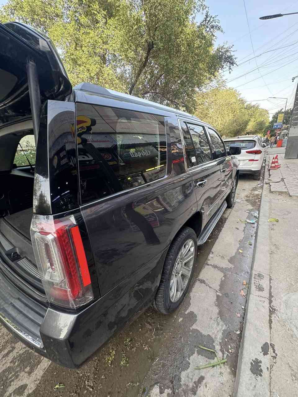 سلام عليكم سياره جمسي موديل 2017 وارد امريكي بيها صبغ الجاملغ الخلفي وباب وحده بيها صبغ
محرك 5300
للاستفسار اكثر  
*********** يوجد واتساب
