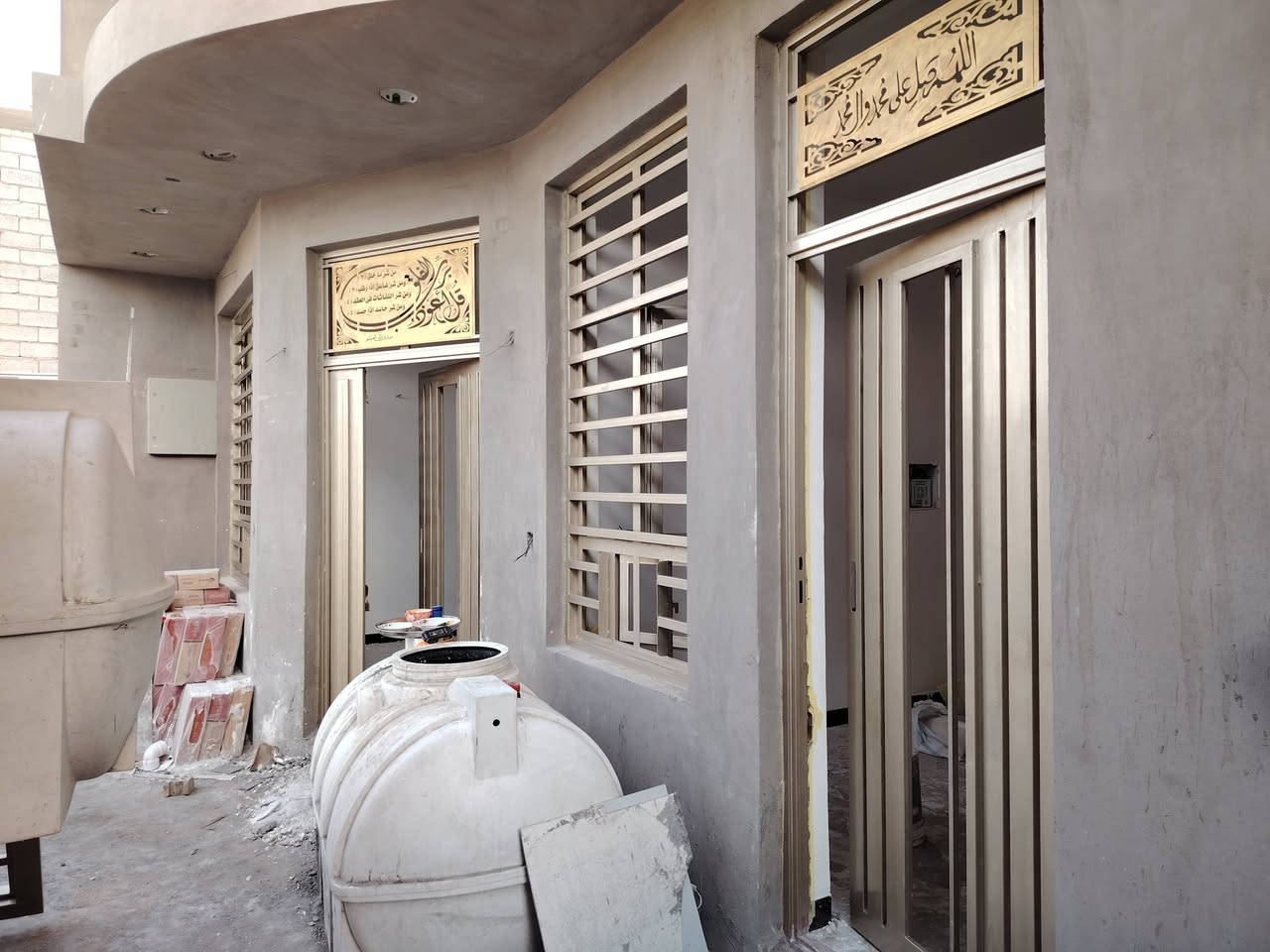 سلام عليكم صبغ تنضيف شبابيك درجه اولى لاستفسار خاص واتساب ***********
