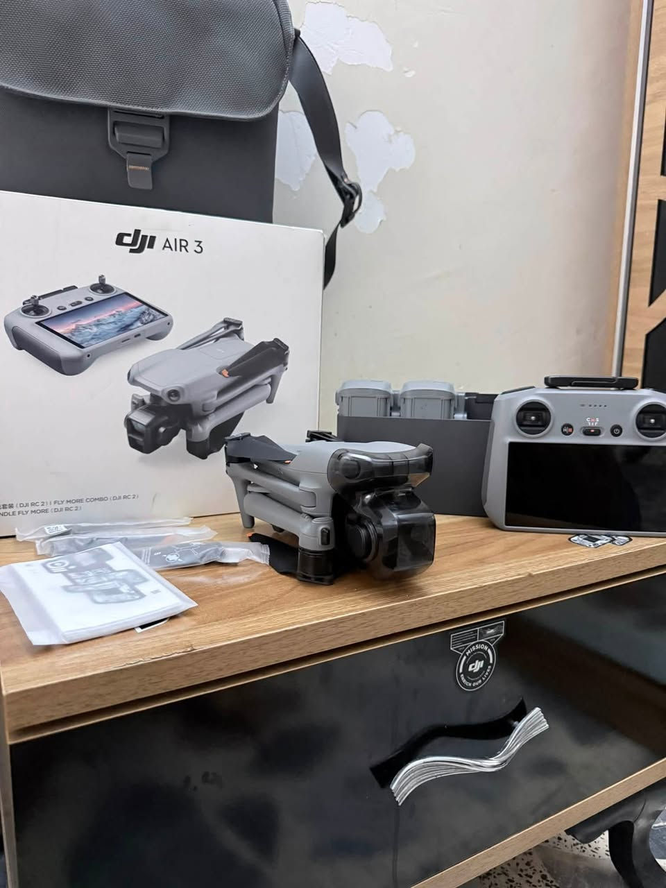 السلام عليكم 
dji.   
لوتلحك لو متلحك
فلس ونص 
🔥🔥🔥
النشر وتفاصيل والاسعار داخل 
الاستوري🔥
اير ثري كومبو سمارت نصافه98/100
مني فور كبس جوستك عادي (لوك)
مني ثري جوستك شاشه مستعمل جدا نضيف
مكاني بغداد الاعضميه 
متوفر توصيل جميع محافضات 
الاستفسار 
***********
