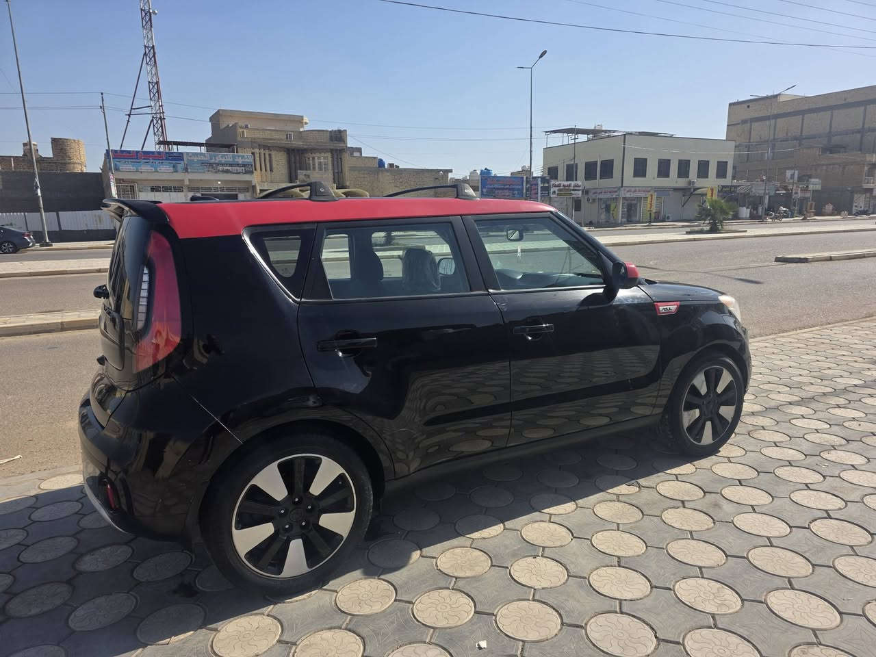 سلام عليكم كيه صول مديل 17 شاشه كبير مكينه 2000 للبيع امراوس السعر 115 وبيه مجال رقم ***********
