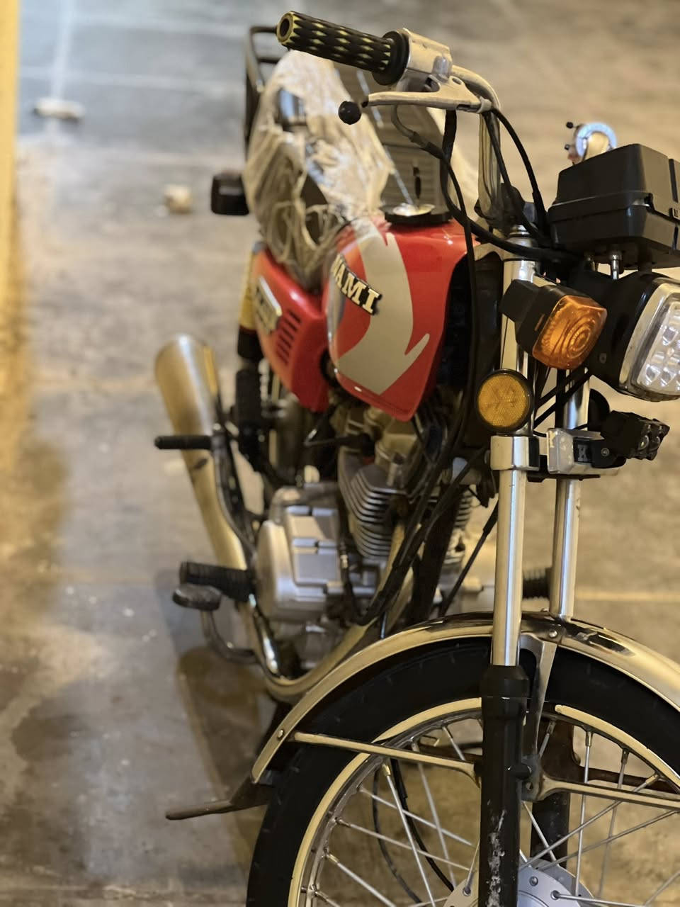 البكان عماره مطعم طوحين
السلام عليكم

دراجه محرك نامه اصلي المحرك مفتوح 
غراض كله جديد واصلي مال جناي  
الدراجه بدون اوراق (كلك) مكفوله من كلشي 
السعر 625 وبيها مجال 
الرقم ***********
