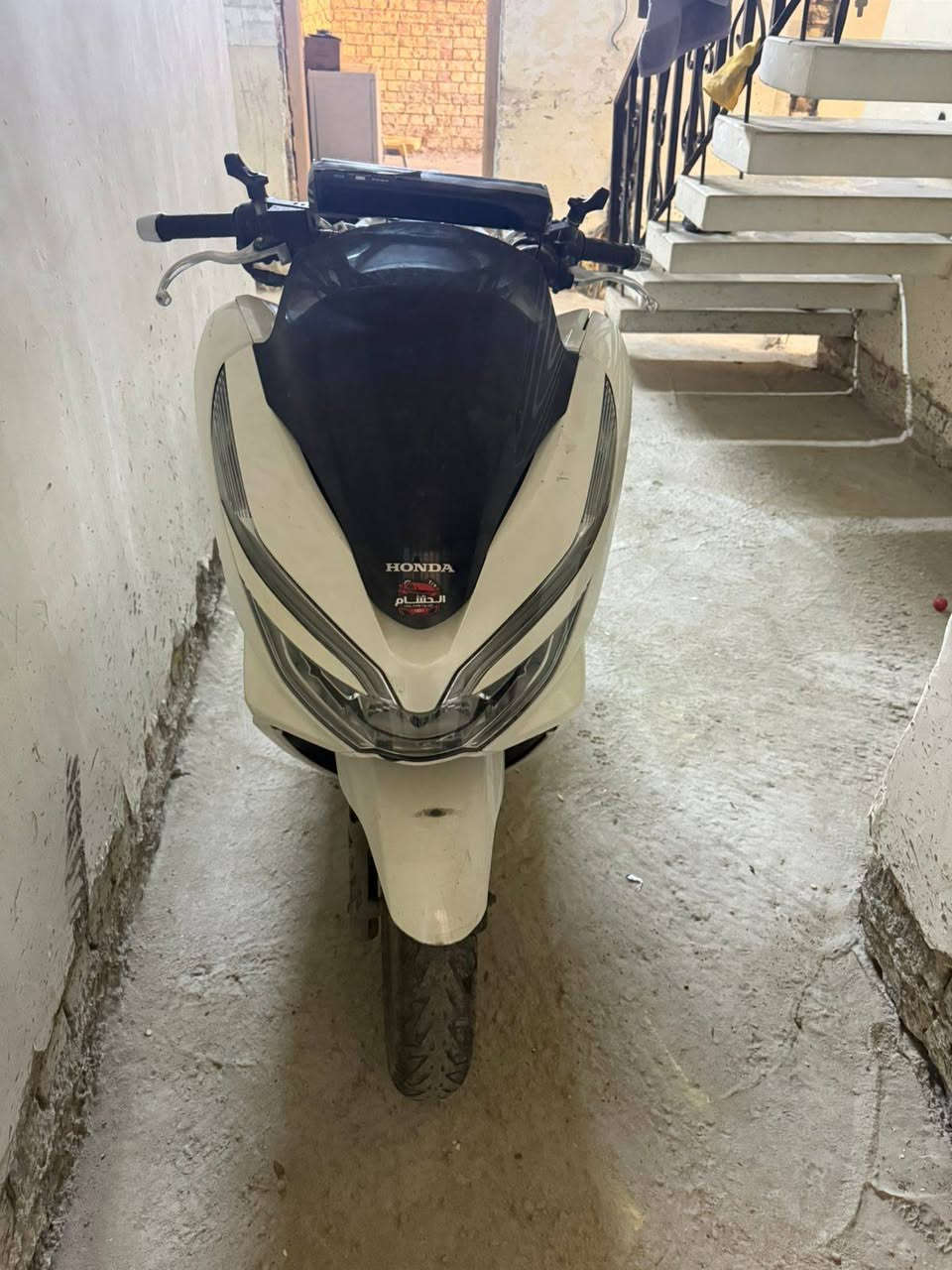 السلام عليكم ورحمة الله وبركاته بيسي اكس جيل الثالث. دراجه كامله ومكفوله كفاله عامه بيها فقط شخوط عل كفر مماثره عليها ماشيه 25 دراجه جديده ونظيفه وابيها اي نقص لونها ابيض صدفي مميز عنوان العامريه  للتستفسار الاتصال  ***********
