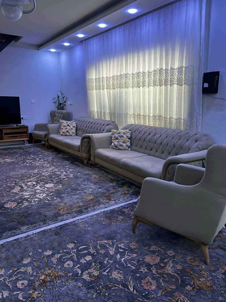 تاقمی قەنەفی  ١٠ نەفەری   تورکی ئەسڵە ١٦ وەرەقەی پێدراوە  ئیسفەنجی زۆر پتەو ئەسڵە  نرخی ٥ وەرقە  لە سلێمانی     ژمارەی خاوەن  
0772 251 1010 السليمانية, العراق
