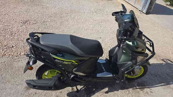 سلام عليكم دراجه ZR ماشيه 100 كيلو المديل 2025 السعر مليونين و450 الرقم ***********
