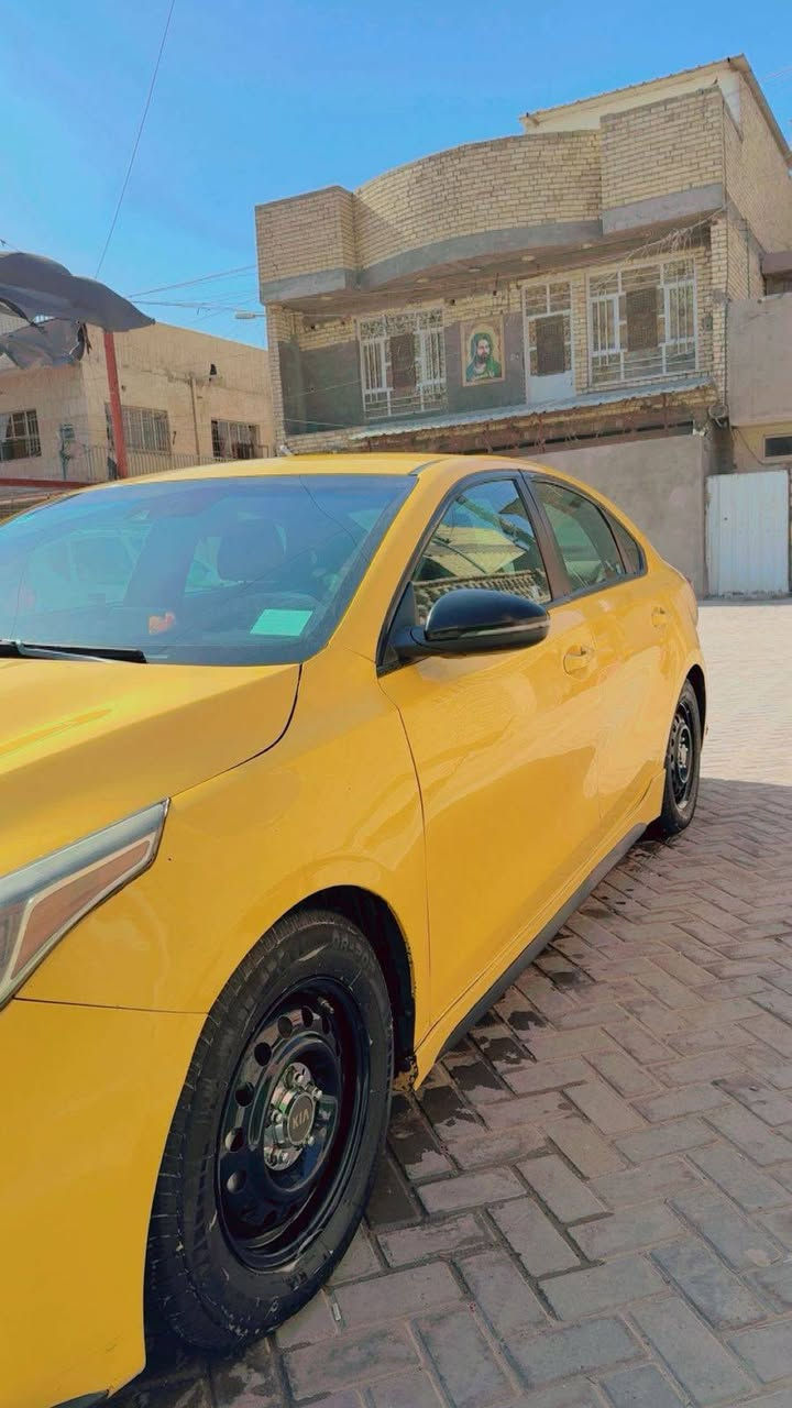 السلام عليكم فورتي للبيع جيتي لاين فول ماعده الفتحه  موديل 2021 السياره خير من الله بصمه تشغيل بصمه أبواب كشنات  جلد  بيهه منضومه غاز رقم انكليزي بغداد  حادث جاملغ اليسر وباب الخلفي فقط مكان بغداد الرصافه مكلف بنشر السعر 135.. ***********
