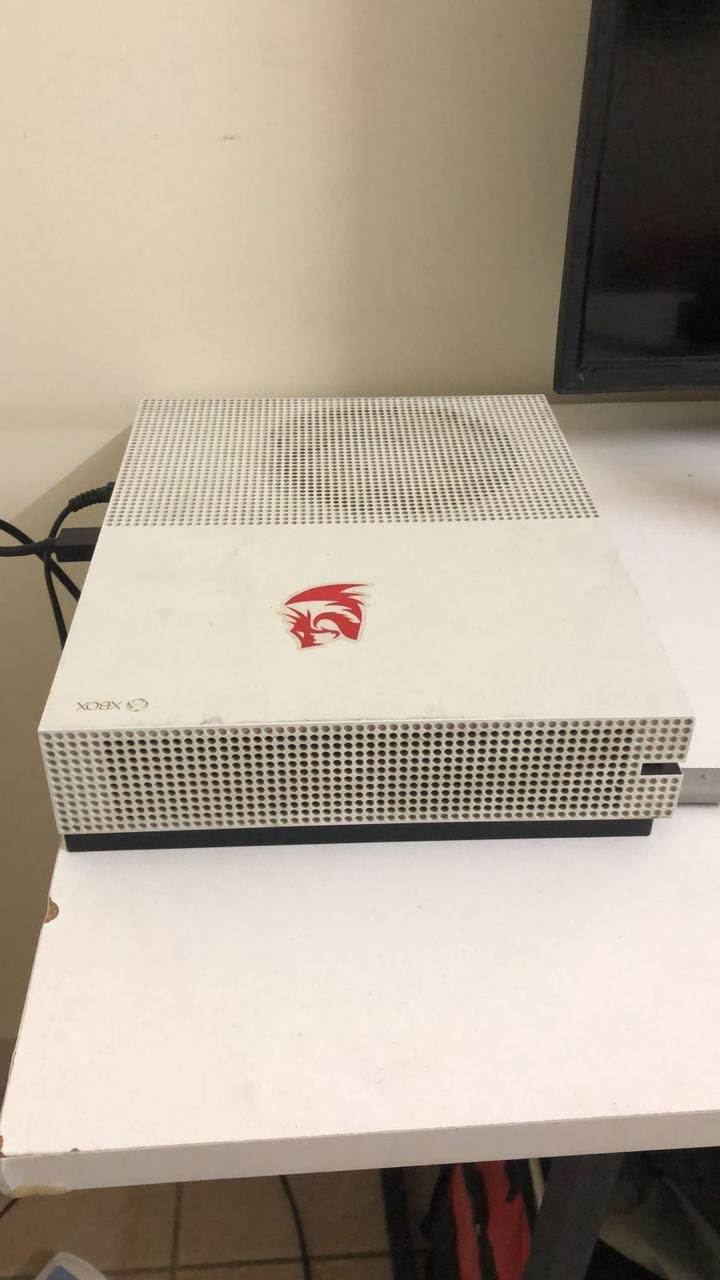 اكس بوكس ون اس 
3 يدات 
3العاب 
سعرة 175
ويا كارتونتة وبي مجال


**إذا كنت صاحب هذا الإعلان وتريد حذفه لأي سبب، رجاءا أرسل رسالة إلى الدعم الفني**