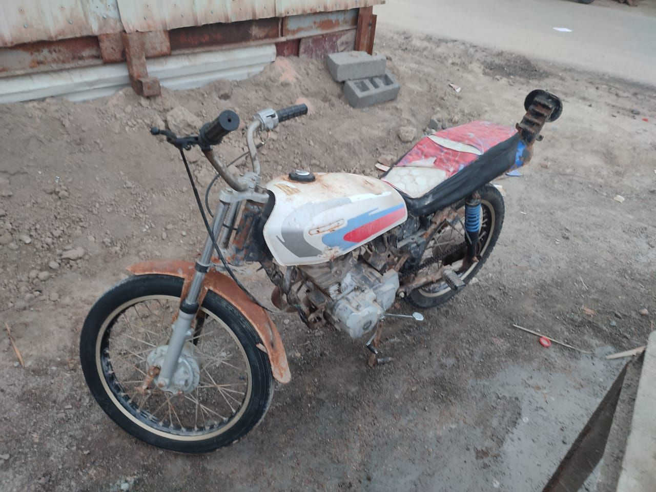 سلام عليكم اخوان دراجه ايراني ادوات ادوات سعرها 200وبيه مجال للشراي رقمي *********** مكاني قضاء المدينه منطقة الحلاف البوكتايب
