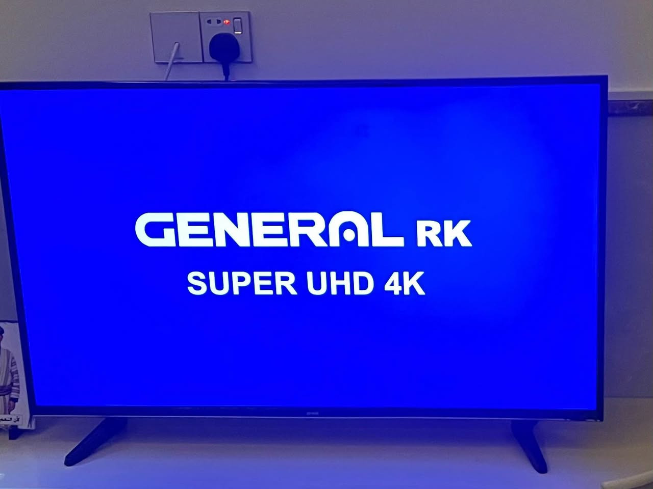 تلفزون دكه ل ميزه كا پاقژ پاقژ بو فروتني تلفزون حجم 42 يه 4K HD يه تلفزون نه سمارته و ميز 140cm جديد جديده زيده پاقژه بوو بازار كرني تلفوني بكه ن لسه ر رقمي *********** دهوك, العراق
