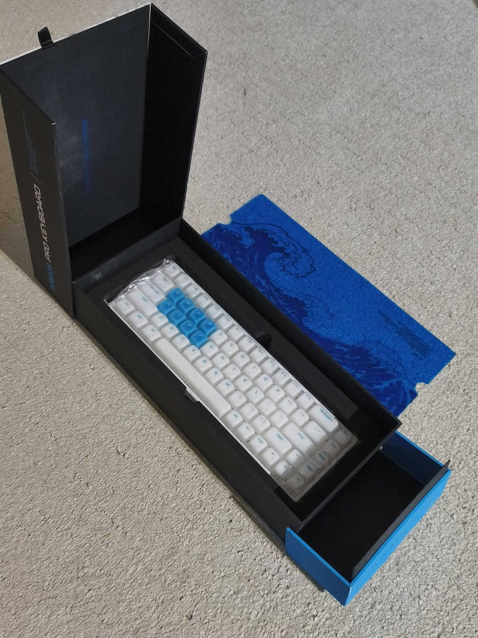 LAMZU ATLANTIS PRO KEYBOARD
قطعه نادره بمواصفات قويه 
مغناطيسي استجابه عاليه جدا 
كيكابس سليكون ناعم و مريح 
المنيوم ثقيل وزن ١.٢٥ كيلو 
اداء قوي بالالعاب 
قطعه نادره بالسوق 
اتصال واير 

مستخدم اسبوع 
السعر ١٢٠ الف


**إذا كنت صاحب هذا الإعلان وتريد حذفه لأي سبب، رجاءا أرسل رسالة إلى الدعم الفني**