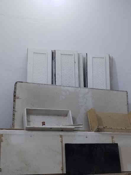 كنتور 6 باب لون ابيض خشب ثقيل يحتاج شوي تعديل رزات بيبان تحتاج بسامير الها ب 75 مكاني مغربه الشيشان الثانيه ب سايدين (هـ  *********** )
