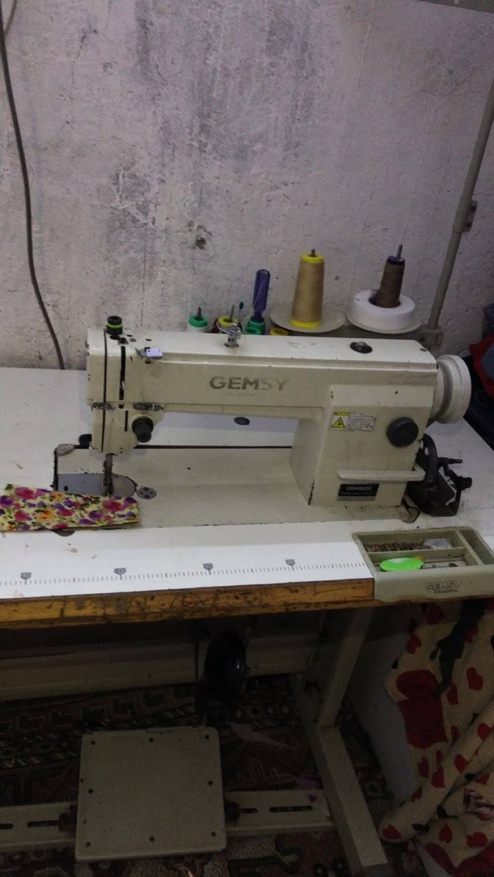 سلام عليكم مكينه جمسي نضيفه رايده 200وبيه مجال وهاذه رقمي ***********
