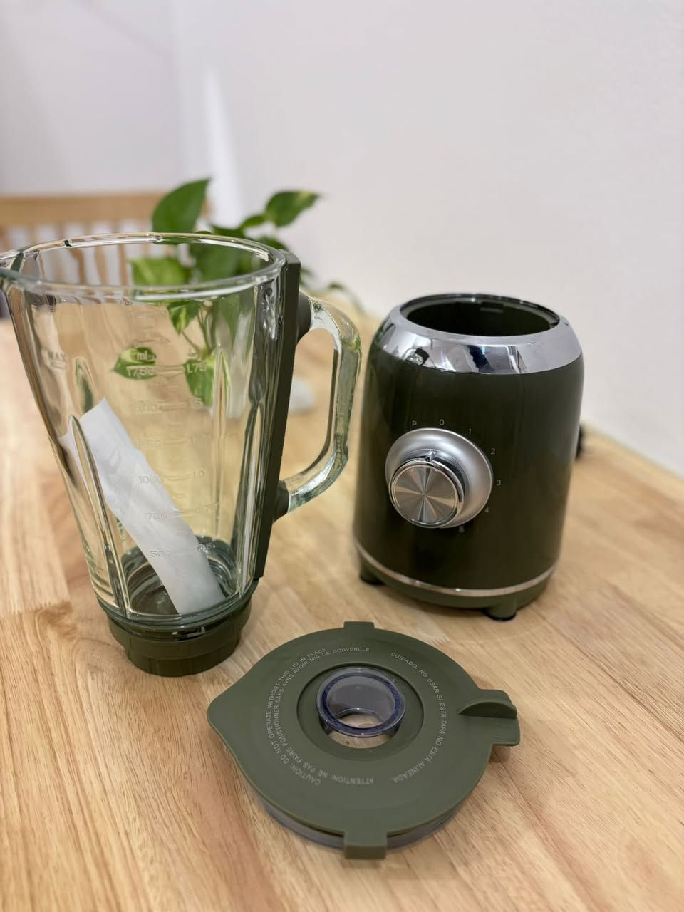 خلاط ماركة أنكو (anko) الاسترالية 1.75 لتر
الوعاء زجاجي ثقيل 
بي خمس سرعات للخلط 
وقفل أمان عند الاستخدام

كمية خير مَـن الله تريــٓد ٰ جمله تريــٓد ٰ مفرد موجود


**إذا كنت صاحب هذا الإعلان وتريد حذفه لأي سبب، رجاءا أرسل رسالة إلى الدعم الفني**