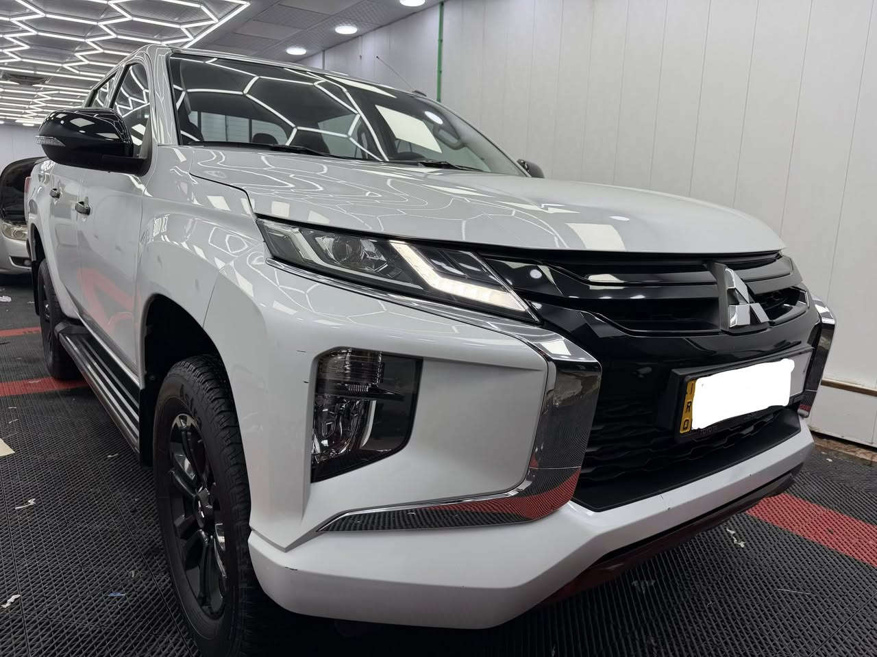 للبيع بيكم مسيوبيشي L200 فئه - 01 -
عداد المسافه -23الف-
موديل 2023 اصـل سيارة عالم ثاني من ناحية السياقة و اعتمادية و مواصفات الأساسية 
 سيارة كلش حلوة

#مـــواصــفـــات 🔰 رقم بغداد بسمي تحويل ثاني يوم 

سويجات اثنين + لايتات زينون ثلجي عالي ناصي

فور ويل 4X4 + درع اسفل سيارة + نزول منحدرات 

كشنات جلد + كشن كهرباء + كشنات لون اسود تطريز احمر 

تبريد امامي و خلفي + تبريد لمس + تحكم ستيرن 

دشبول ليزري + مريات جانبية شفط + ويل بلاك
____________________________

سيارة كلش قويه من كل نواحي شرط تبريد ثلج 
 محرك 2500 كاز سوبر جارج 
  للستفسار ***********
