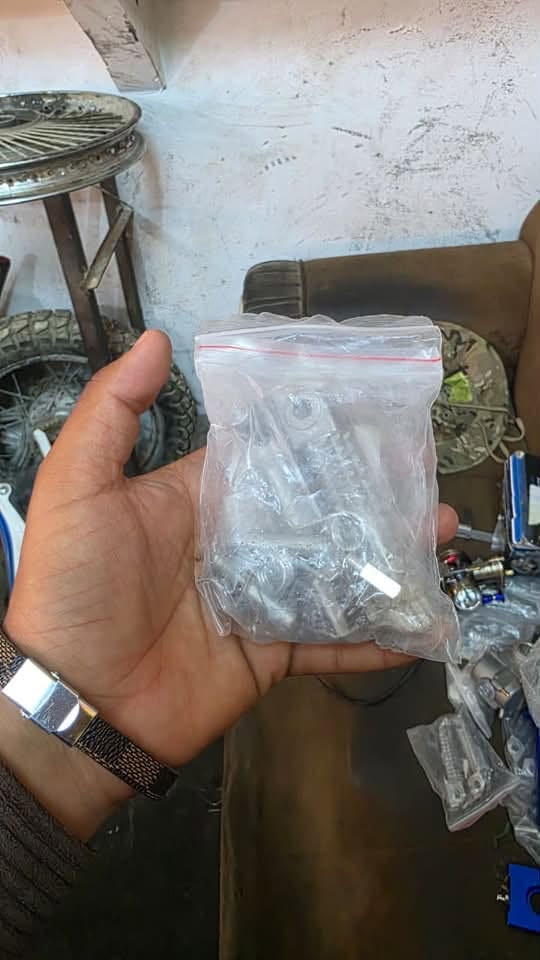 السلام عليكم متوفر  كلشي من غراض وتصليح وبنجر ودهن غفازات كاويار وسي ار اكس تعديل ويالة للتايكرات ولجميع دراجات نارية متوفر موقع قرية الحود مفرق النزال محل مامون البنجرجي   للستفسار اتصل ع رقم 
***********
