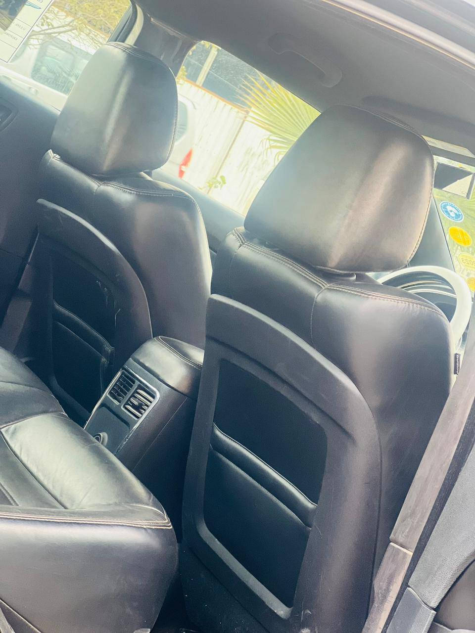 السلام عليكم للبيع او مراوس بصفره او يوكن من 2007 وفوك جارجر 14اصل لون اسود رقم بصره انكليزي تحويل ثاني يوم السياره داخله كفاله بيه حادث ب العراق جاملغ لايمن لامامي مبدل وباب السايق والورا مبدلات الباقي شوف العين السياره مكفوله من العيب الشرعي والكصه والكلبه والتجيه محدثه اس ار تي السياره فول مواصفات عده الفتحه اي استفسار لاتصال *********** مكاني ناصريه سوق الشيوخ السعر 138
