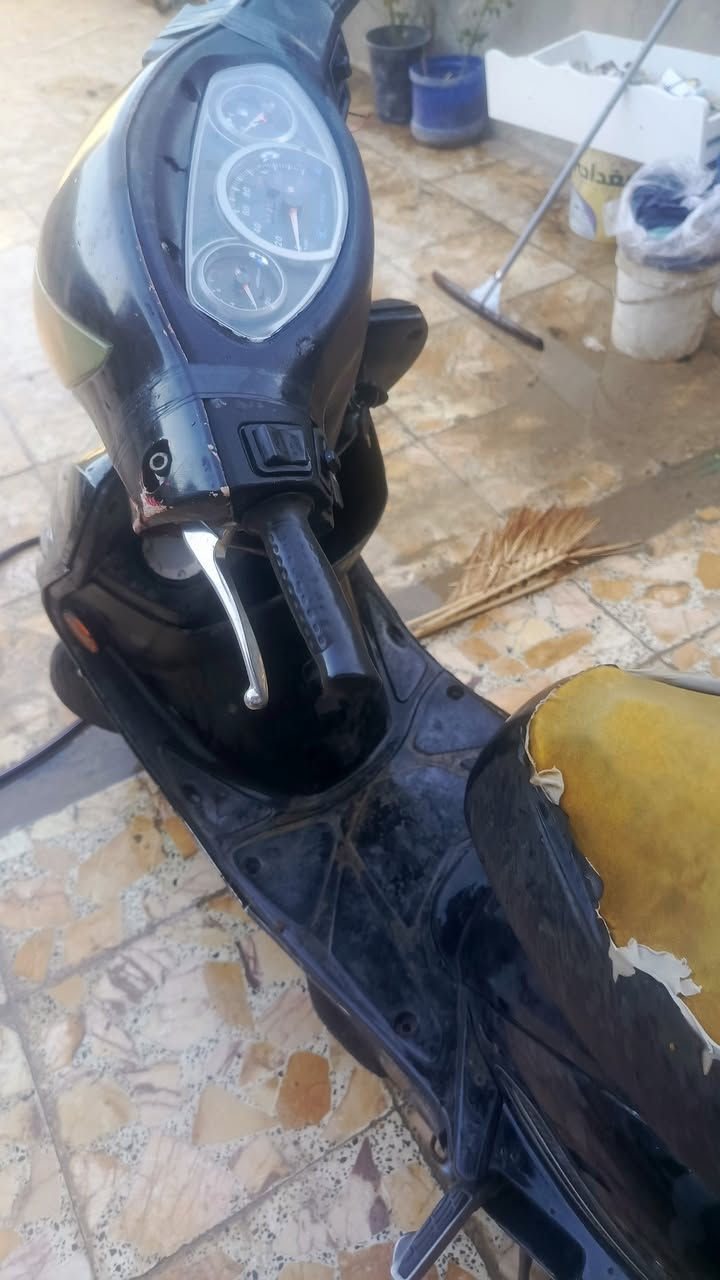 سلام عليكم دراجه لبيع نوع كامكو درجه مال رباه بس كبريتره شويه تخربط ابيع على هاي لوضعية سعره 175 وبيه مجال مكاني بابل ابو غرق راقمي ***********

