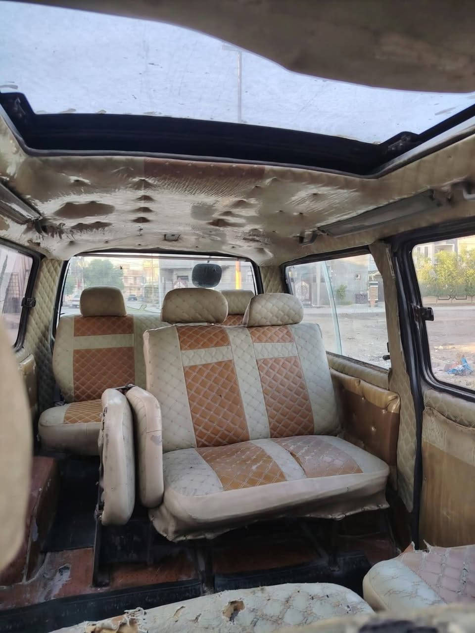 للبيع  تيوتة هايسة ٩٣محرك وكير كية بستة مشط وباور وصدر وتخم تاير شادهن جدد كهريات كلها شغالة سيارة جاهزة  سنوية نافذة  غرامات صفر عليها هيئة فقط ٣٠٠ينزلن من سعرها مكاني ديالى شهربان راعية سكن بلدروز تريد تحويل اتريد وكاله  سعر ٣٠وبيها مجال بيع مستعجل***********
