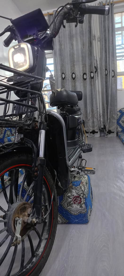 سلام عليكم باسكل شحن للبيع بطاريات جدد اربع نمر شاشه شغاله كلوب شغال باسكل نضيف سرعه 80 سعر 200 بي مجال قليل السفسار *********** مكان كربلاء
