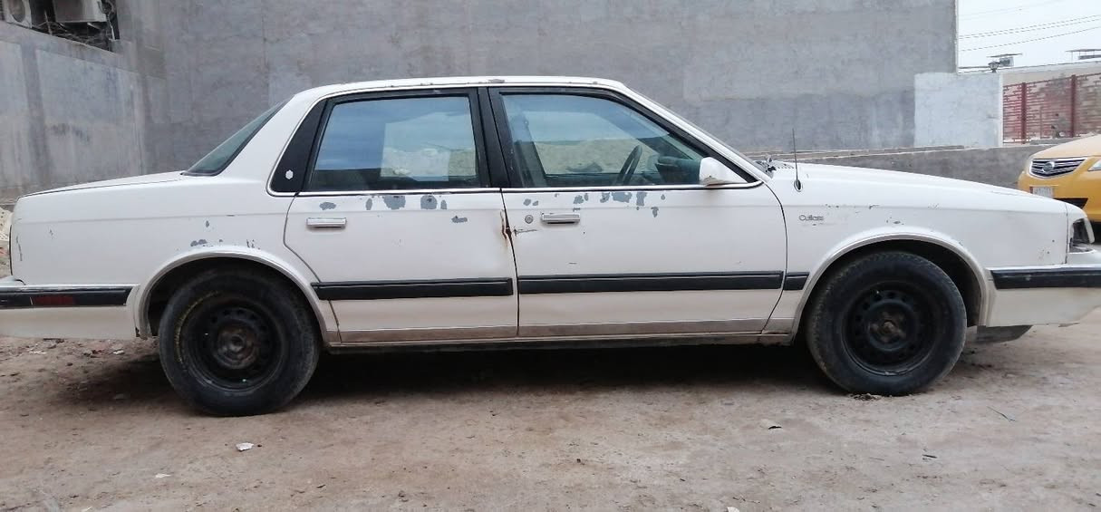 السلام عليكم اولدز موديل ٩٠ رقم بغداد انكليزي مكينه نص عمر سنويه 30 هزتها بالشهر الثاني شرط مكتابه مروريه سيارة خير من الله السعر ٢٧ بيها مجال مكاني بغداد الرقم *********** للاتصال فقط
