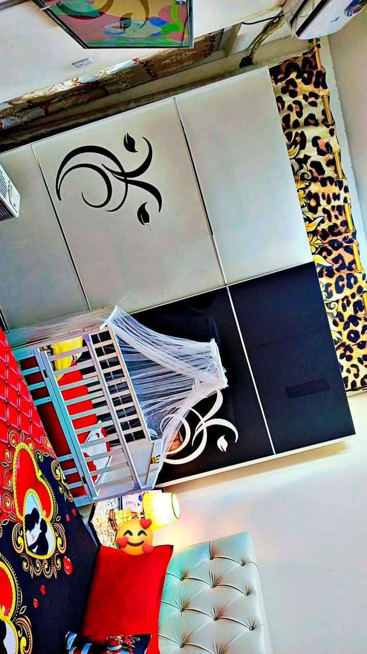 غرفه نوم تركية باب اول نضيفه كلش تخت صوميه عراقيه صاج تفصال ٧ قطع اناره كومديات ثريات شغاله موجوده احنه شايليهن مرايه طويله زاويه هم شايليها لضيق المكان ب٥٠٠ وبيها مجال العنوان سيديه


**إذا كنت صاحب هذا الإعلان وتريد حذفه لأي سبب، رجاءا أرسل رسالة إلى الدعم الفني**