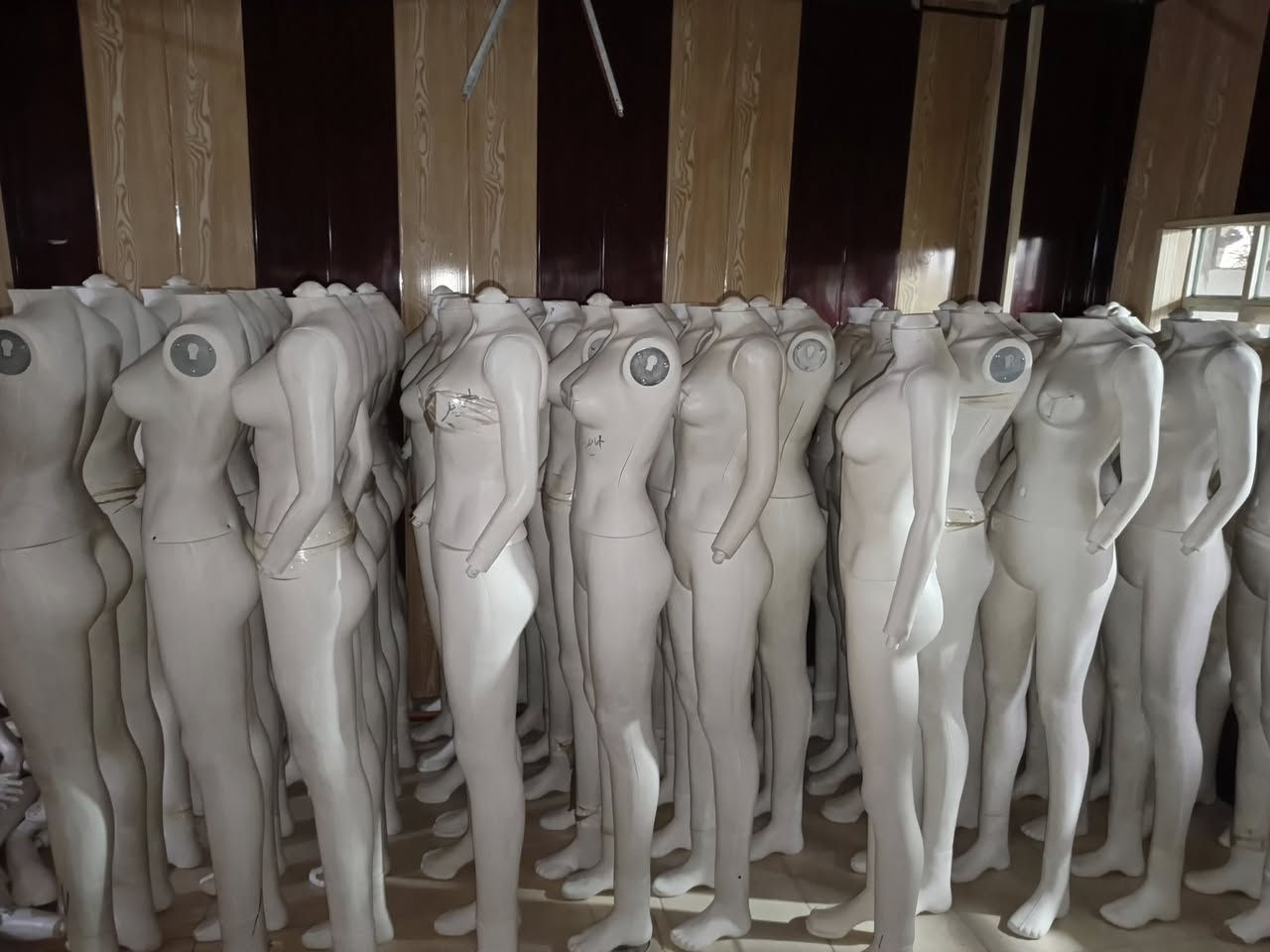 السلام عليكم 

ملكانات للبيع العدد 50 مفرد القطعه ب 20 جمله ع 15 العنوان الشرقاط الشارع العام  ***********
