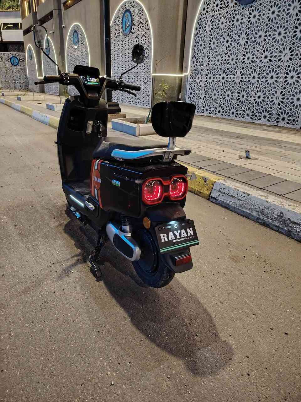 ***********مكان بغداد السعر 
750 وبيها مجال موديل 25
