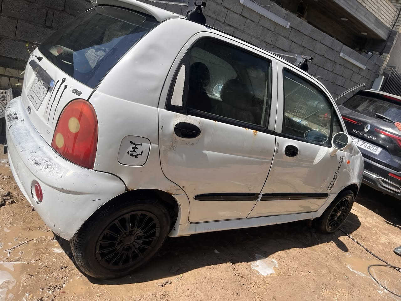 يو كيو موديل 2008 سنوية صاقطة من 2019 عليهة غرامة 100 الف ولسيارة باسمي تحويل عقد مروري شرط رايدهة 16 وبيهة مجال . السيارة شغالة ونقوصاتهة بسيطة ولسيارة (كير عادي) *********** ((العنوان ابو غريب ))
