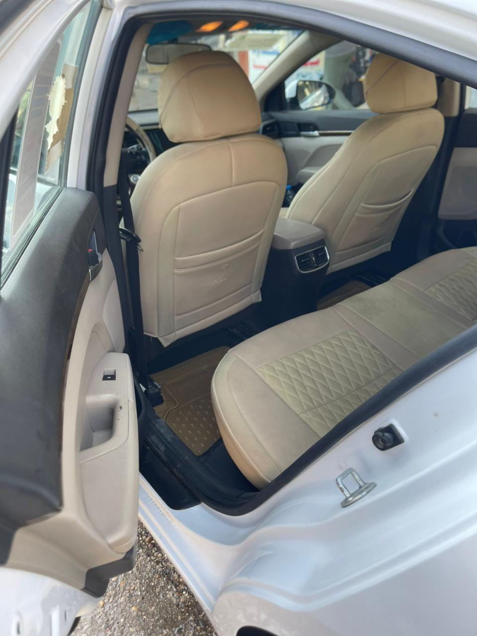 السلام عليكم للبيع النترا خليجي موديل 2020فول مواصفات للاخير 1/1 بصمة اشاير مري امرايات شفط تحكم استيرن داخل بيجي وبعد بيهاهواي مواصفات السعر162 وبية مجال السيارة رقم ذي قار للاستفسار /***********مكاني ناصرية مركز .
