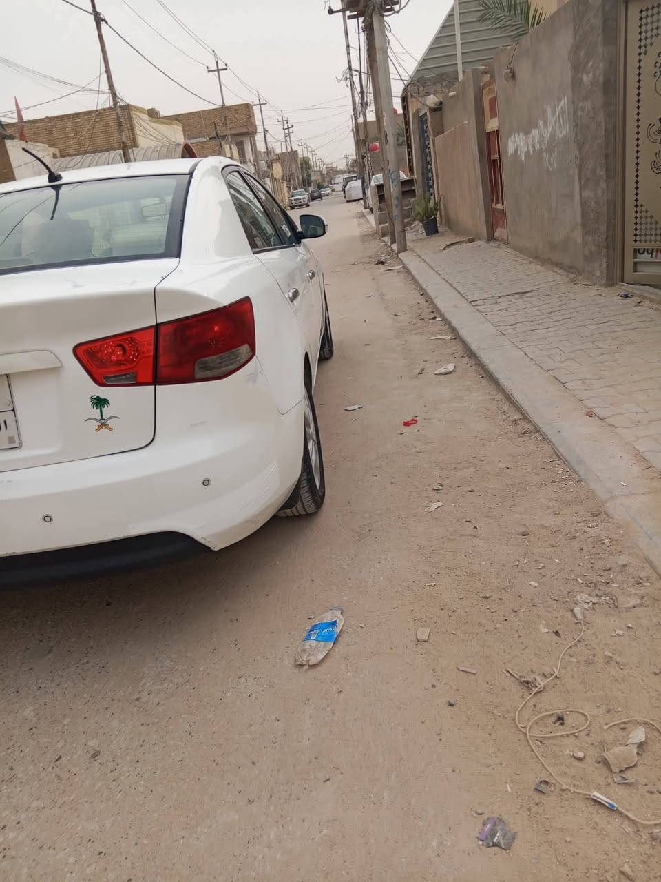 سلام عليكم سياره كيا سيراتو مديل 2011 البيع وراد خليجي مكينه 1600 وكير 6 نمر وتبريد وحداديه جاهزه تخم تايرات جديد  ما عده بنيد مضروب شويه ومرجعينه شاير بل مري تحكم ستيرين سياره بل عافيه الي ياخذه مكان سياره النجف الاشرف شارع الاحولي سعر سياره 100 وبيه مجال هذه رقمي *********** يتوفر وتساب
