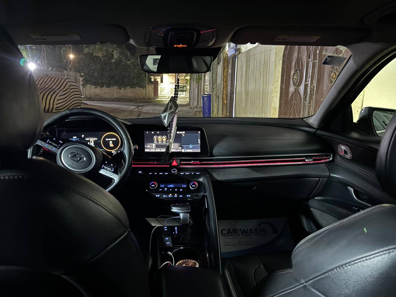 سلام عليكم. الانتره هايبرد. فول مواصفات. 
موديل 21 
حادثه بنيد بدون ايرباك.  صور الحادث مرفقه. بصوره. 
السياره كفاله كير مكينه حداديه. تبريد. ماشيه 53 ميل 
مكان السياره بغداد المنصور.  رقمي *********** 
السعر. 150. ونشكر تعاونكم معنى 😎.
