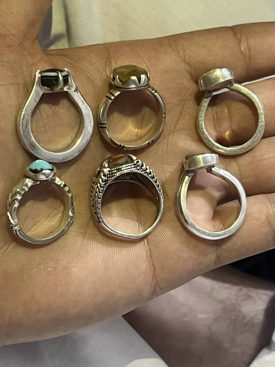 - قـال امـير المـؤمنين ؏ـلي ´ عليه السلام`🤺
مَنْ أَصْلَحَ مَا بَيْنَهُ وَبَيْنَ اللهِ أَصْلَحَ اللهُ مَا بَيْنَهُ وَبَيْنَ النَّاسِ، وَمَنْ أَصْلَحَ أَمْرَ آخِرَتِهِ أَصْلَحَ اللهُ لَهُ أَمْرَ دُنْيَاهُ، وَمَنْ كَانَ لَهُ مِنْ نَفْسِهِ وَاعِظٌ كَانَ عَلَيْهِ مِنَ اللهِ حَافِظٌ.
٦ خواتم صياغه يدويه احجار طبيعيه 
تحف ابيع شلع ما ابيع مفرد 
مكاني بغداد الحبيبيه ***********
