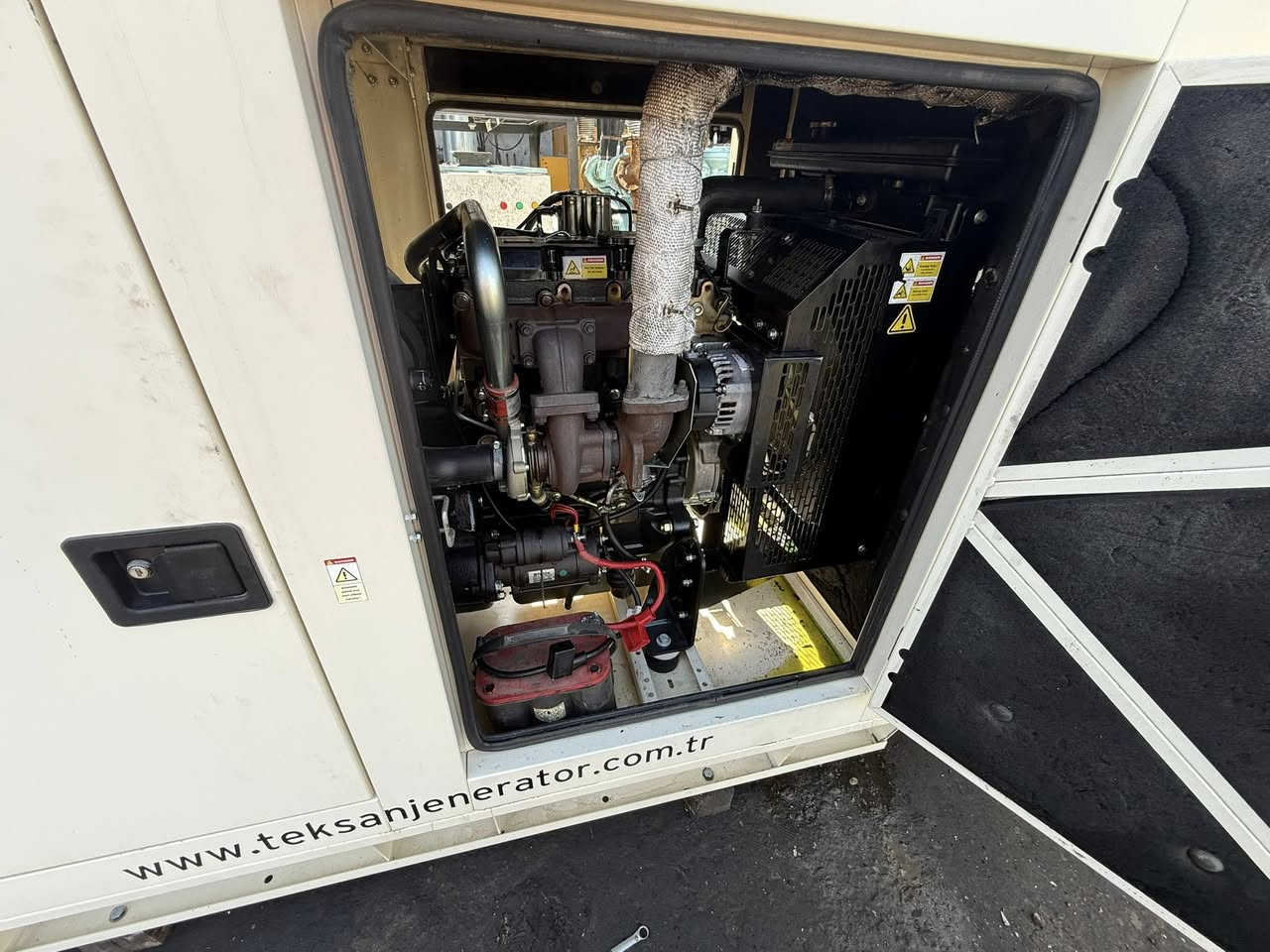 السلام عليكم
بيركنز 3 سلندر سوبر اوربي 
65kva 
كاتم تكسان 
موديل 2015
ساعات العمل 1000 ساعه فقط 
وضع بلاد شركة  
أربيل صناعه جنوبيه 
نظام اوتو حمايه فول اوتماتيك
وضع بلاد شركة  
🚚يوجد توصيل الى جميع المحافظات وبضمان🚚
🚚كياندن هةية بو هةموو شاركان بةكرينتى🚚
 للاستفسار:
 ابو علي 
***********
***********
***********
