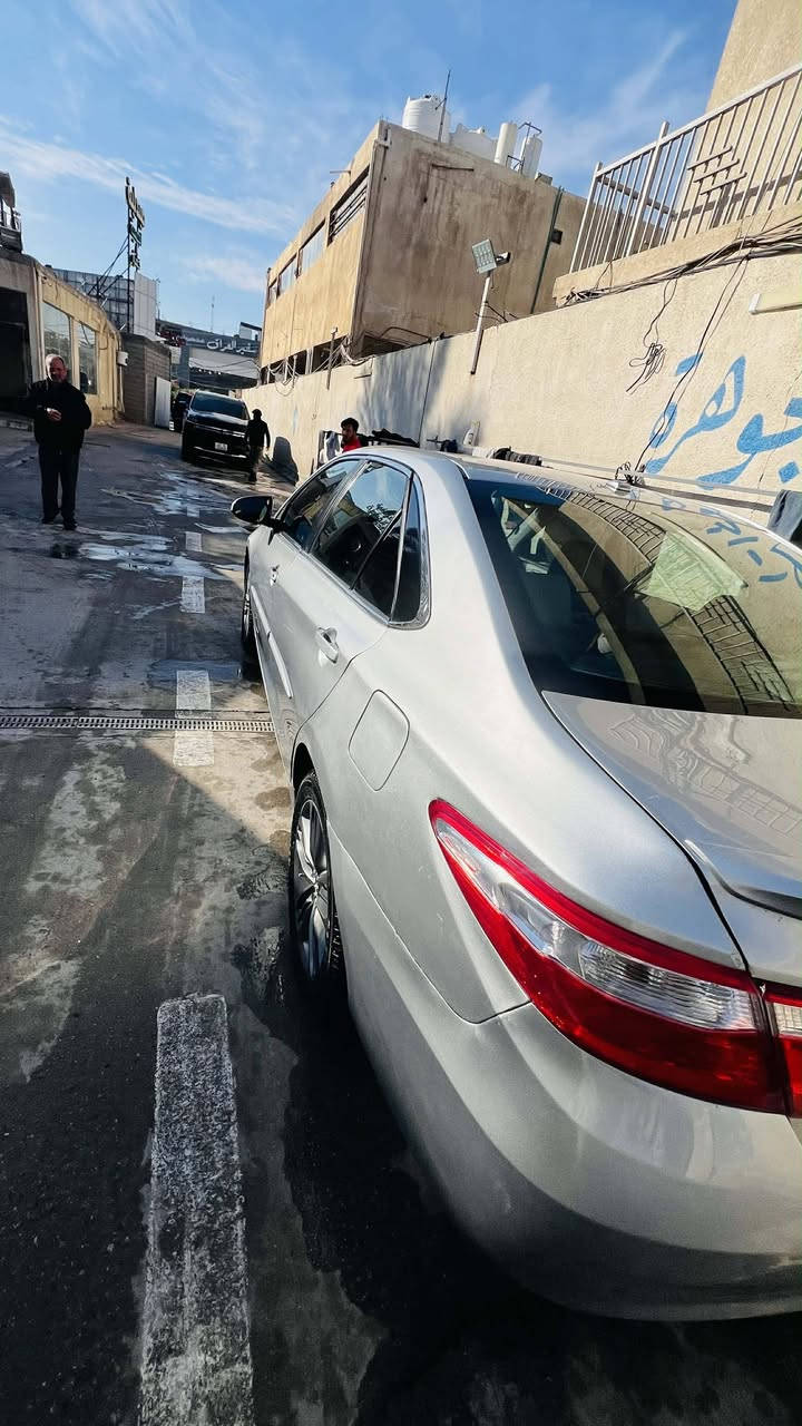 كامري ١٧ خليجي رقم  أربيل مميز
ماشيه ١٢٠ ميل 
فول مواصفات se
بصمة
فتحة
شاشة جبيره 
كامره 
كشنات جلد ومخمل 
لون سلفر 
.....والخ 
مكاني كربلاء (***********) 
بيع او مراوس بأقل
