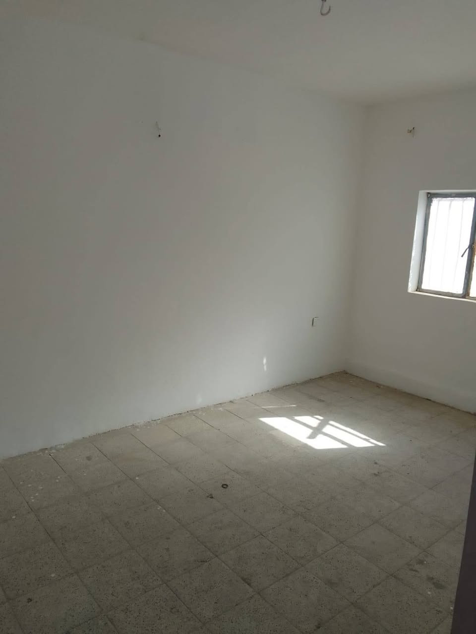 بيت الايجار 110م حي جهاد واجهه 6.                         حي الامانه قرب جامع مديحه الجنابي يتكون ثلاث غرف واستقبال ومطبخ 3 صحياتت وسطحين 

مرمم جديد هسه طالعين العمال منه 

750 

 الاستفسار

***********
