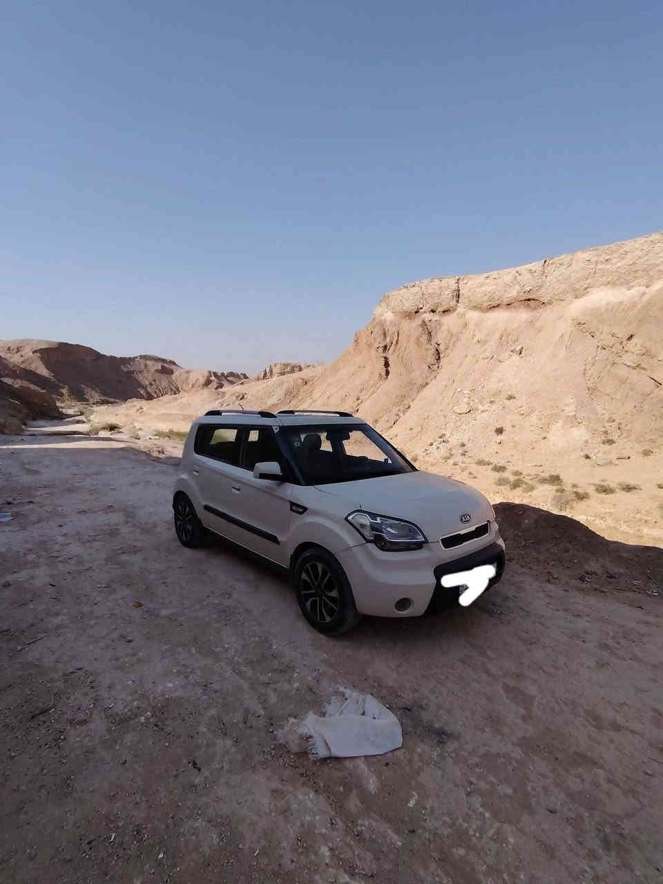 كيا صول موديل 2010 خليجي محرك 1600
+ويل 16
+فتحه
+مرايات شفط
+دواخل لونين
+كامره حساس خلفي
رقم بغداد بأسمي رقم جديد
شرط التحويل 
بيها صبغ ثلاث قطع جمالية  بدون دواخل 
السعر 105 وبيها مجال بسيط 
مكاني واسط مركز المدينة 
***********
***********
