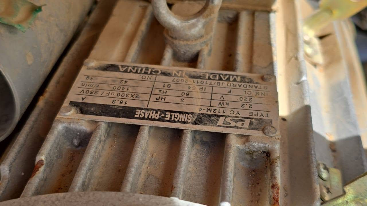 باڵا بەر ، مەسعەدی بەقوەت 3 ئەسپ واتە گاڵتەی بە هەڵگرتنی تەنێک دێت ، بێ عەیب و کپ و سەریع 
هەرکێ مشتەری بو خزمەت و خاتری دەگرم 
*********** كالار, السليمانية
