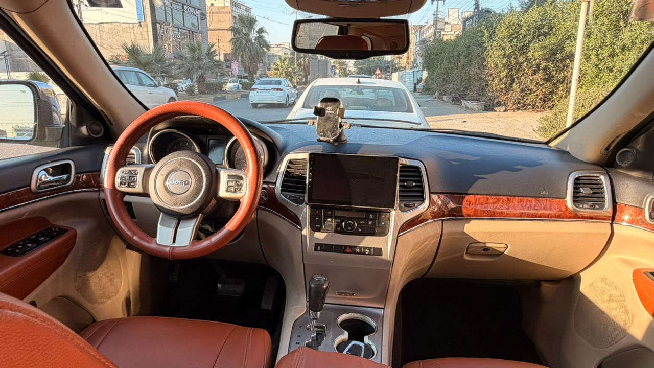 السلام عليكم جيب لاريدو وارد امريكي موديل 2011 محدث 2017 بيها اربع قطع صبغ رقمها بغداد مميز السيارة 5 راكب بنوراما فول مواصفات سعرها 145 وبيها مجال بسيط مكانها بغداد السيدية اني مكلف بالنشر هذا رقم صاحبها 
***********
