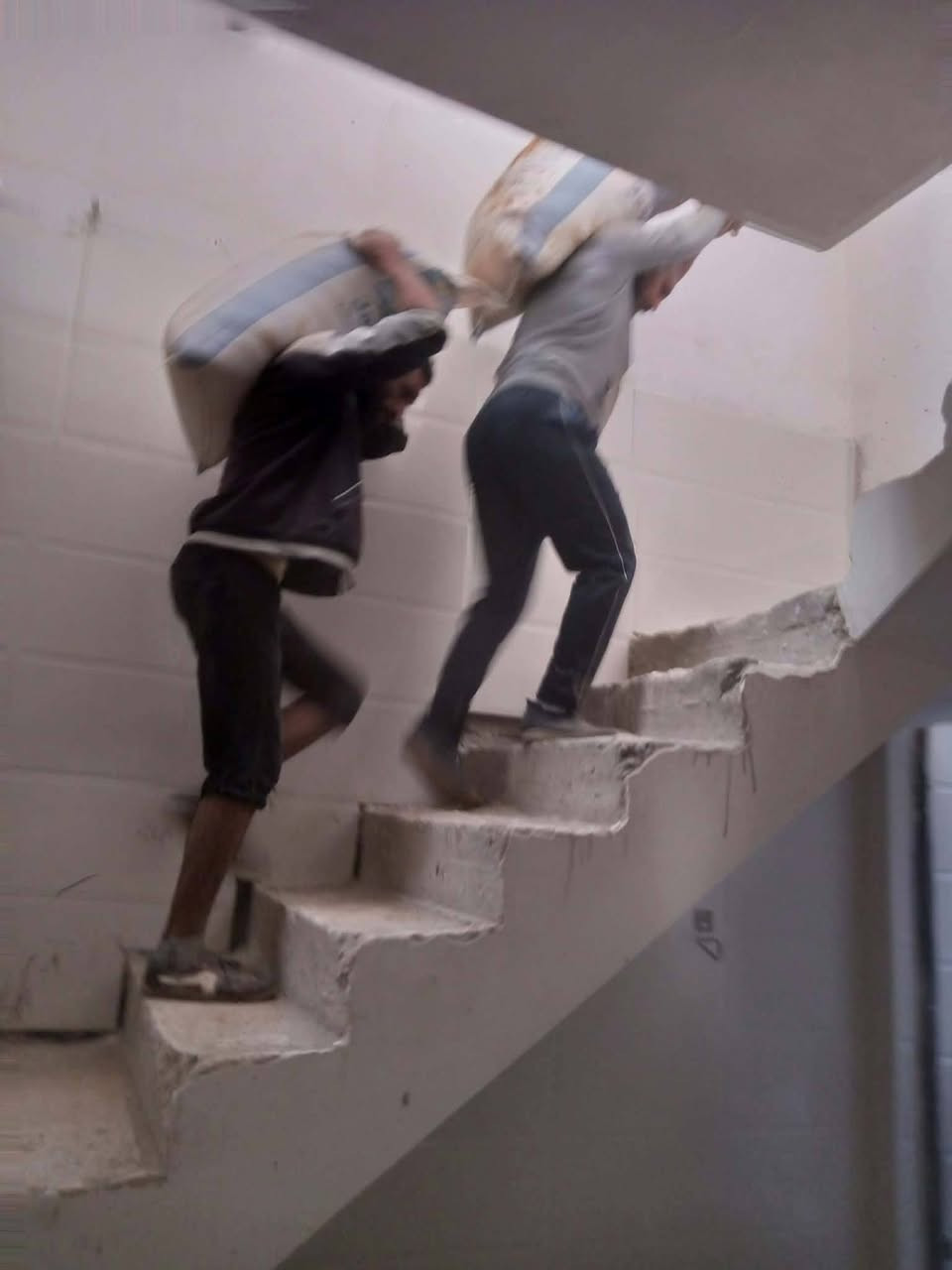 سلام عليكم اخوان كادر ابو سجاد    نشتغل تصعيد مواد البناء عل ضهر دخل بغداد ***********
