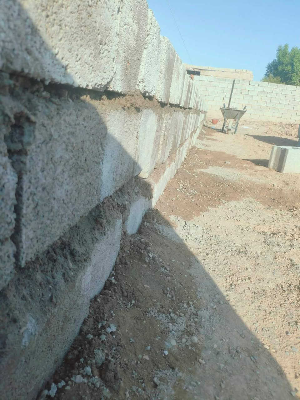 أسطة بناء ،متفرغ حالياً،مع كادر عملي ،
الشغل بناء بيوت،
سياجات ،
ستائر،
مماشي 
ديكورات
تأسيس خريطة بيت او تكعيبة 
مثل الي بالصورة ،تواصل ***********
