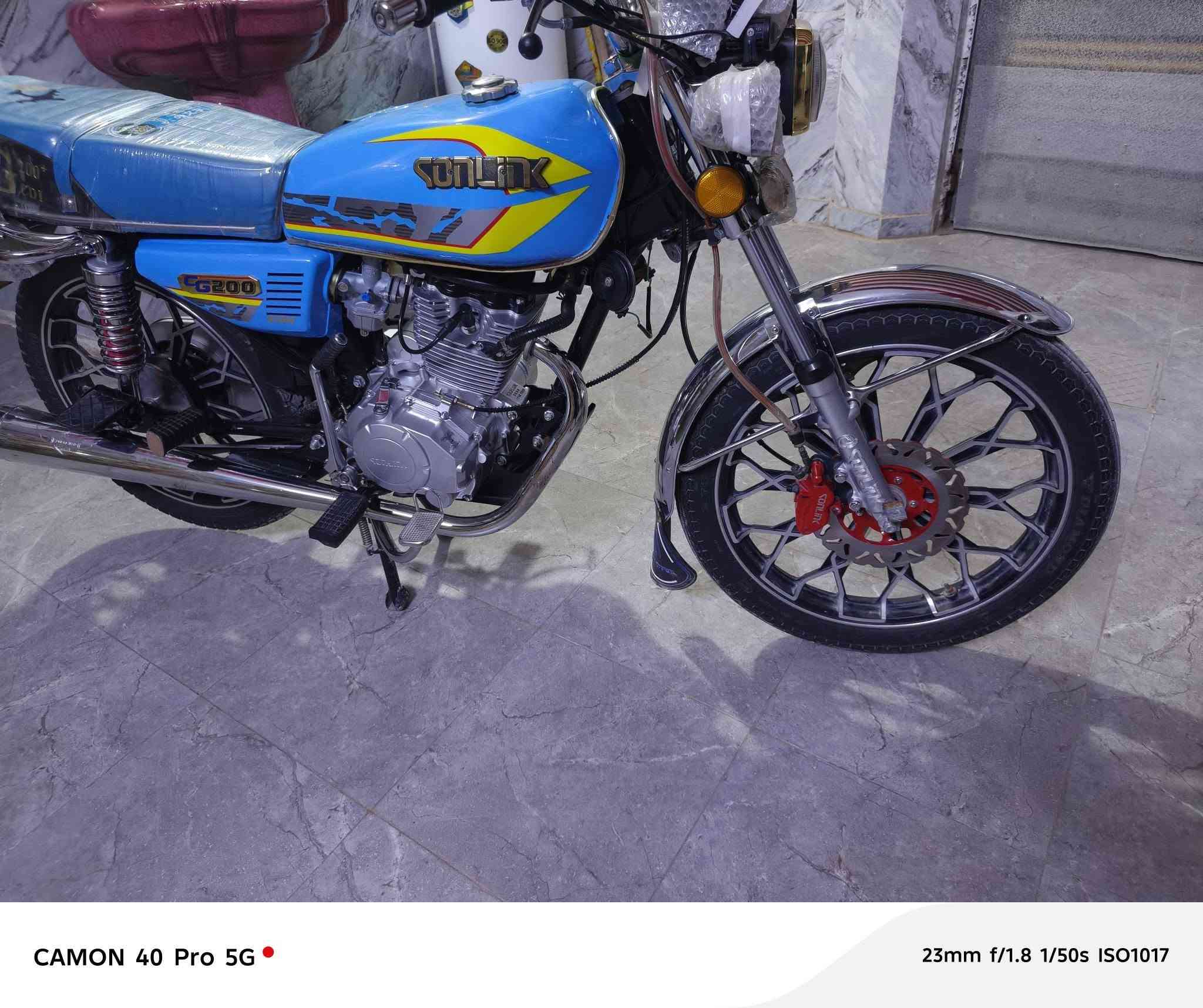 السلام عليكم ورحمة الله وبركاته
للبيع دراجه سيفان سونك الاصلي
دراجه نضيفه برغي🔩 مامفتوح بيه 
بعده على الوكاله وبيدي مطلعه من الوكاله 
محرك مكفول وشلعه ومعدل 
وخير من الله والشراي بي خير ويدلل 
السعر 800 وبيه مجال للشراي 
أوراق📑 
للاستفسار الاتصال على الرقم
***********
المكان. الحله الحمزه الغربي ..
