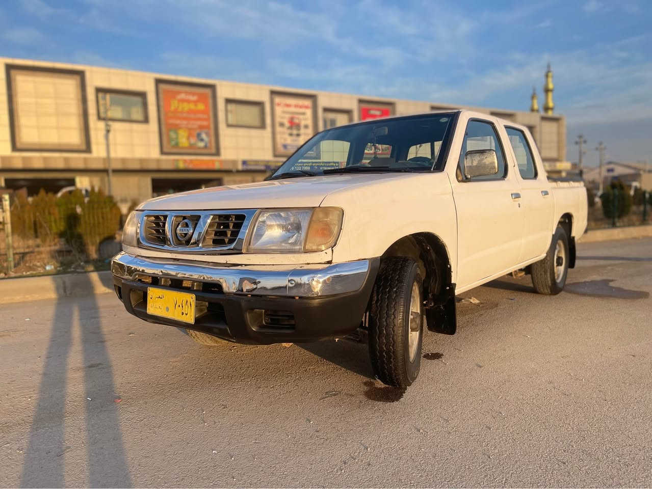 نیسان پیکاب مۆدێل ٢٠٠١
ئارمی پلاستیکی ئەسڵی سلێمانیە
کامل  بۆیاخ نیە بەکامل بۆیاخ دەیفرۆشم  لەسەر بۆیاخ هەڵدان بۆیاخ کراوەتەوە
دەعمی قرسی نیە و ناوی نەگرتوە و قرچی نیە 
سەیارەکە لە سلێمانیە
*********** Singapore
