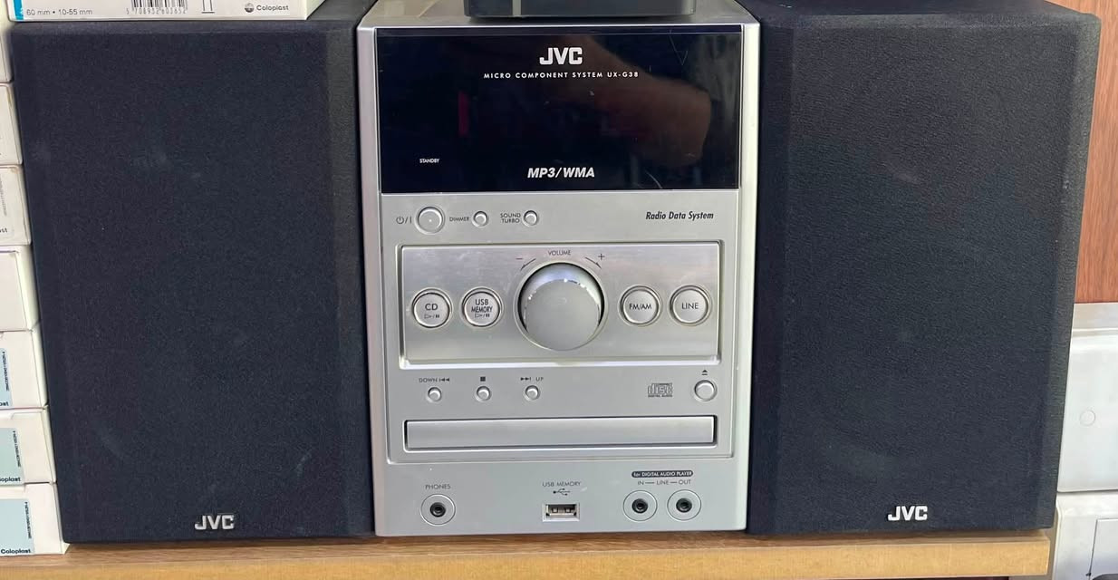 سبيكر ياباني من نوع JVC للبيع، نظيف جداً وحالته ممتازة، وصوته قوي جداً.

يأتي مع كيبل AUX وبلوتوث.


**إذا كنت صاحب هذا الإعلان وتريد حذفه لأي سبب، رجاءا أرسل رسالة إلى الدعم الفني**