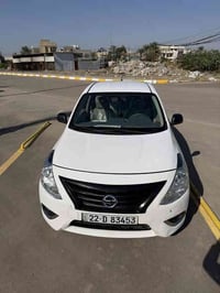 نيسان سني موديل ٢٣ بيه ربع الباب صبغ اثر شخط سياره كامله مابيها اي نقص...